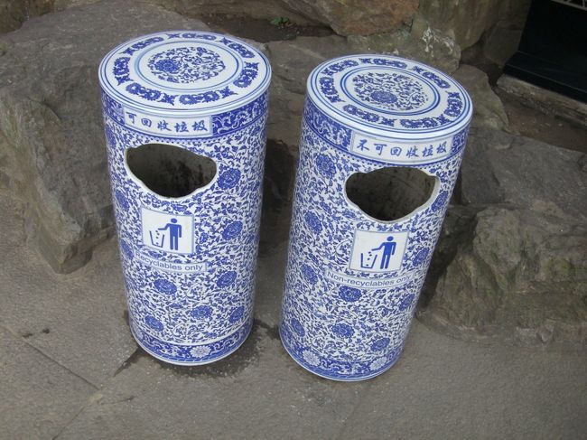 陶器のゴミ箱<br /><br />ちょっと心惹かれました