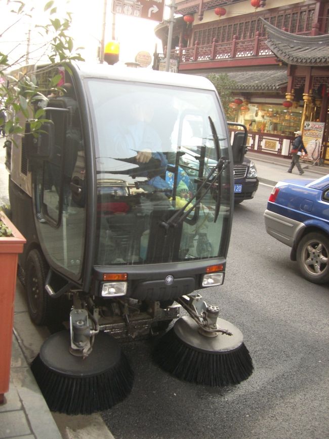 変わった掃除車発見