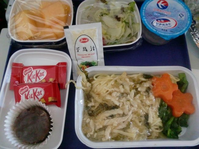 帰りの機内食<br /><br />麺料理ですが意外に食べれました