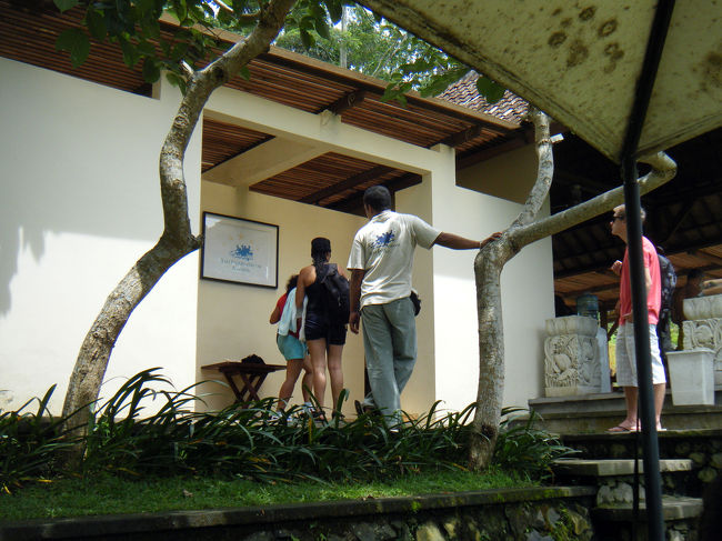 更衣室＆シャワーとトイレ<br />男性側のシャワ＆更衣ルームは3ルームだけなので、時間によっては結構混雑します。<br />バスタオル1枚は貸してもらえます。