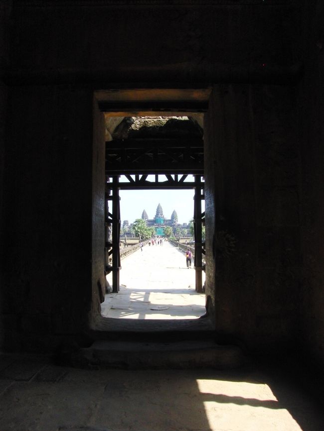 ここをくぐり抜けると