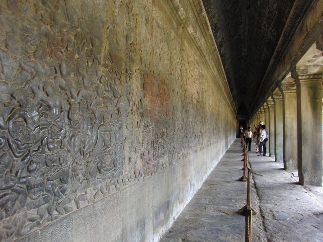 壁画には様々な物語が彫ってある。