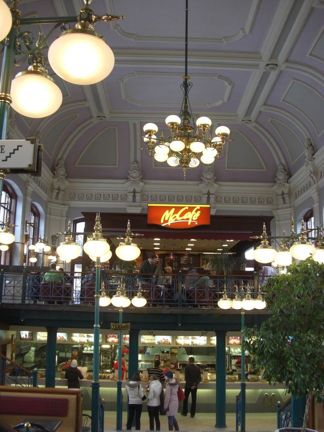 納得！シャンデリアちっくなのもあり豪華です