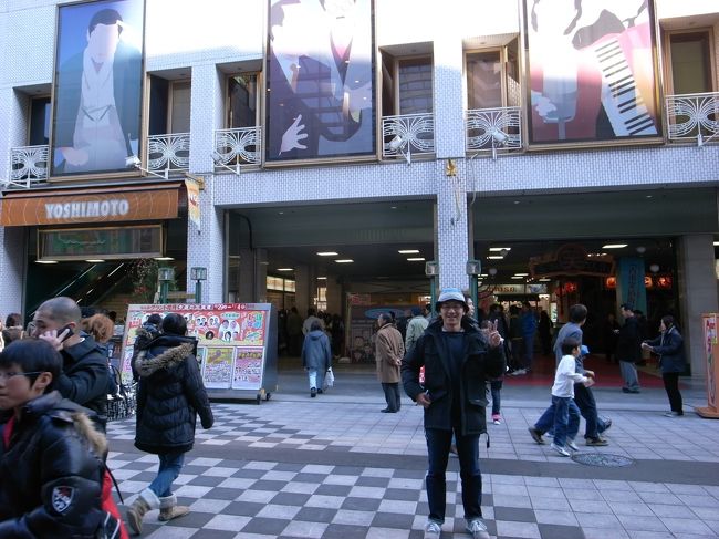 NGK前にて。笑顔のタクソン君。