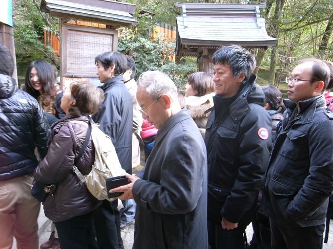 割り込まれる友人。