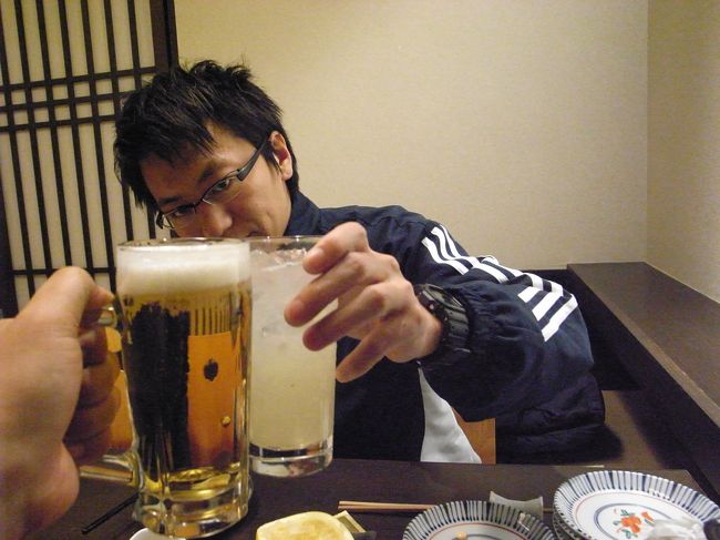 やっぱりビールだね。<br />友人は体調不良のためサワー。（それも酒）