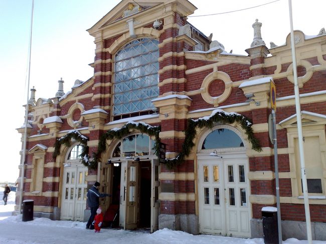 スープのお店、お寿司やさんが入ってます。