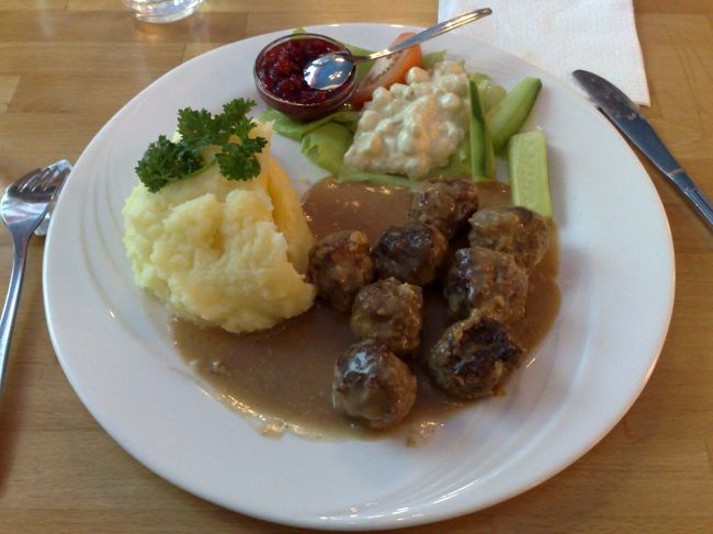 ミートボールにしました。<br />添えのマッシュポテトには<br />ベリーのジャムをたっぷりつけて、いただきました。