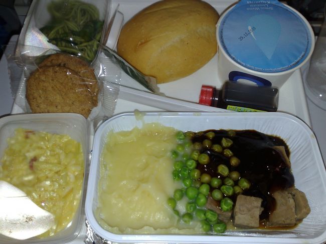 ビーフを選ぶとこんな感じ。<br />容器にはBEEF YAKINIKUって書いてました。