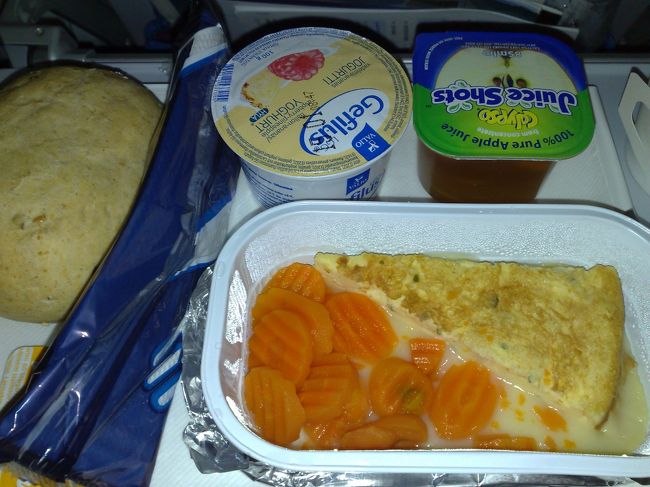 到着の2時間前、<br />日本時間で10時半くらいに朝食でました。