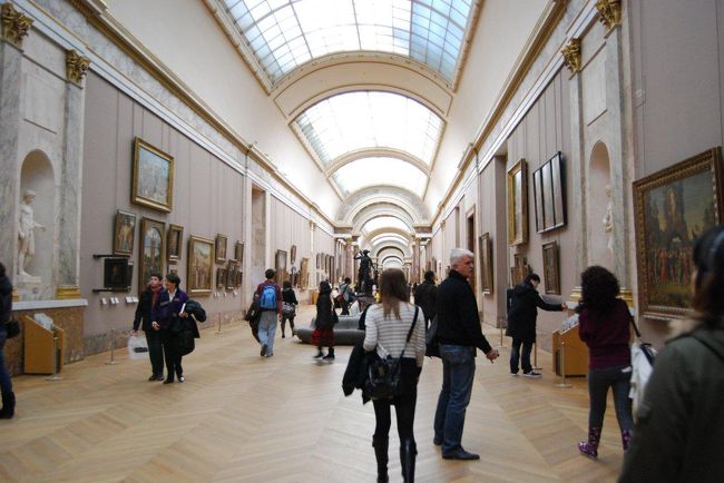 ドゥノン翼２階イタリア絵画の展示スペース。