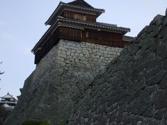 松山城。