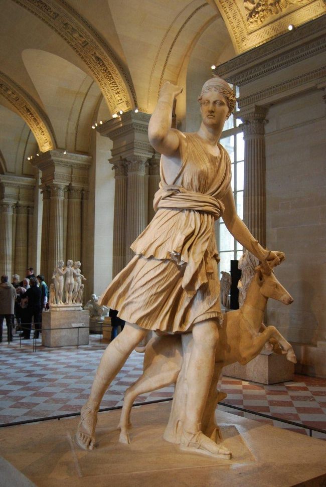 狩りの女神ディアナ。狩り場だったフォンテーヌブローやヴェルサイユにもレプリカがあった。