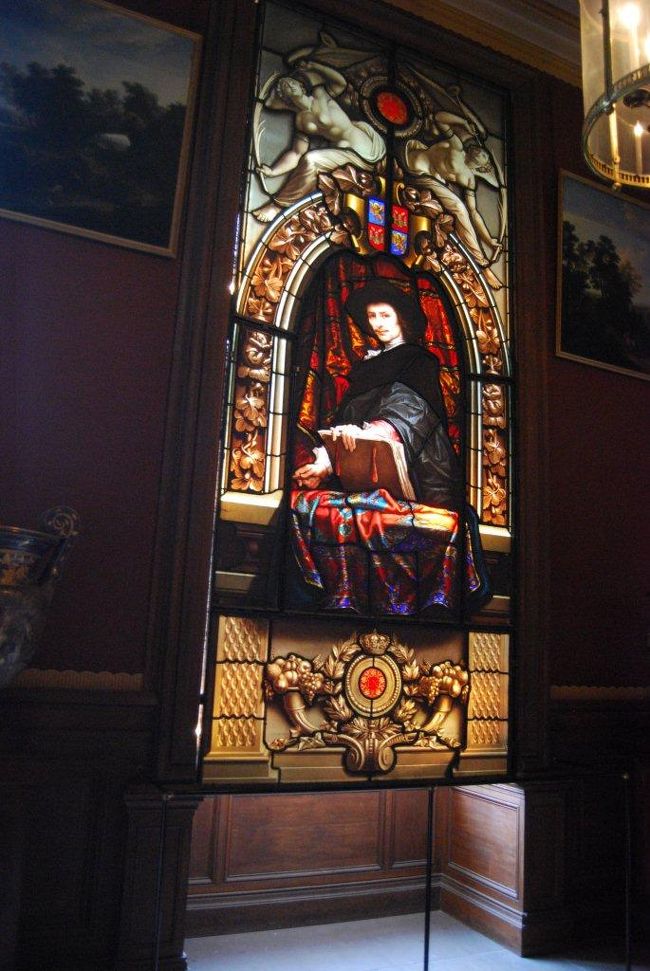 見事のステンドグラス。