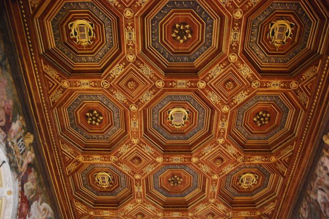 舞踏の間の天井。