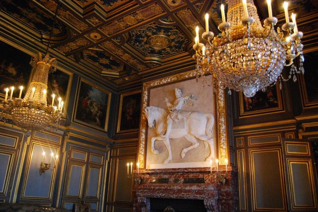 聖王ルイの間。