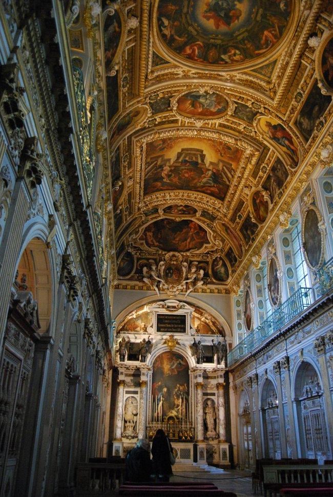 三位一体礼拝堂（一階から）。