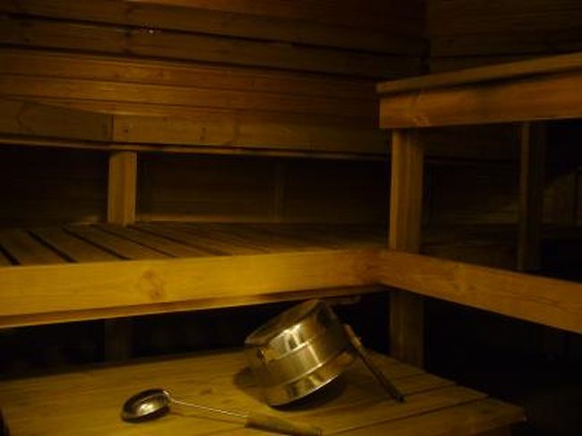 おっ！熱い！サウナの中。<br /><br />このホテルでは時間がなくて試すことができなかったのですが、最初の宿泊地レヴィと、沿岸急行船の中でサウナを体験してみました！<br /><br />体が芯から温まります。