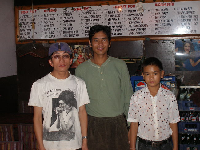 Sun lightの人々．右の子供がよくはたらく！！