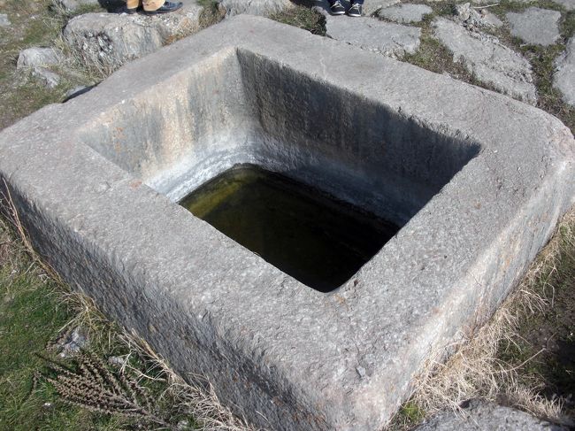 急に現れたにせ石売りのおやじによると、王様のお風呂らしい。