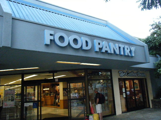 フードパントリーで買い出し。<br />コンドミニアム滞在者には強い味方。