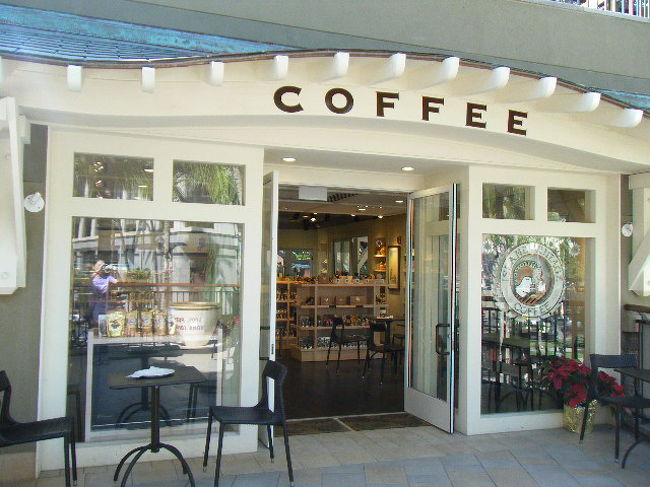 昼食はアイランドビンテージコーヒーでアサイボウルを。朝食でしょ、と思わないでくださいね（笑）