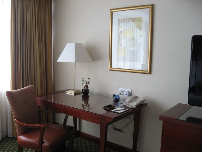 書斎も便利。<br /><br />コンセントのアダプターもありました。