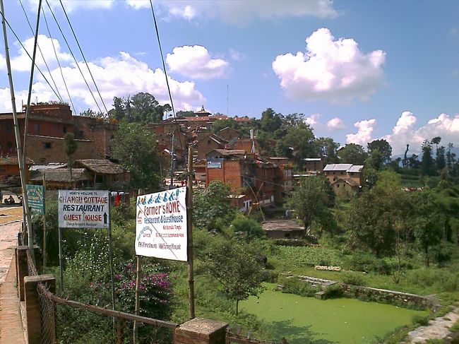 10月9日<br />今日は、バスでパクタプルまで行き、バスを乗り換え世界遺産のあるチャング・ナラヤンに向かう。<br />