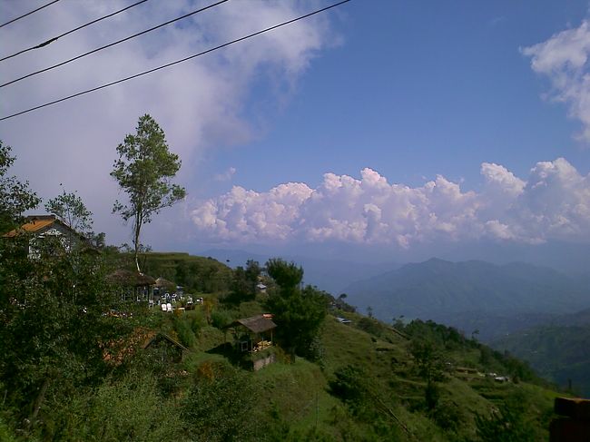 ナガルコットは、やっぱり駄目で、チャイを飲んで休んだ後、パクタプルに戻って、宿を探そうと思ったが、あたりは真っ暗にて、どこに宿があるかもわからない状態。なんとか人々に聞きつつ、サニーゲストハウスにチェックインする。