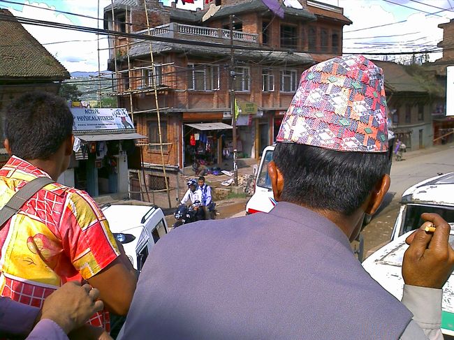 今日は、最後のヒマラヤトライにて、ナガルコットへ、バスは、思わず屋根に乗ってしまった（笑）　慣れると、一種のジェットコースターみたいなもので、やみつきになってしいます。