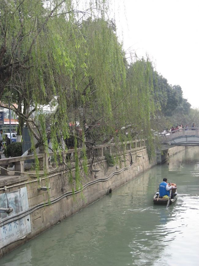 電車に乗って、蘇州へ。<br /><br />これぞ蘇州という感じの景色。