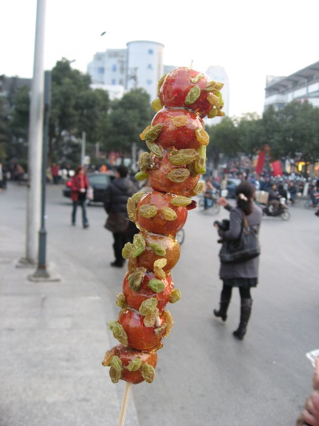 さんざしの飴を購入。<br /><br />飴の甘さと、さんざしのフルーツ感が絶妙にマッチして美味しかったです。確か１本４元くらいだったような。