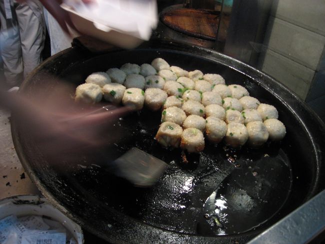 揚げ小籠包美味しかった〜。<br />ホテルに持って帰って食べたけど、温かくて肉汁がたっぷりで友人と感動。<br />そして、また次の日も買いに行ってしまう。笑。