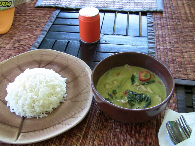 グリーンカレー＆ライス。１００Ｂなり。<br />美味しくいただきました。<br />