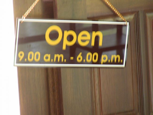 オープンの時間です。<br />夜は幻想的だろうが、バイク来ている私には夜道は辛い。<br />