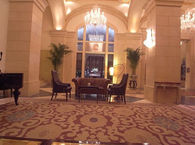 今回のお宿は、ラッフルズ北京！<br />北京飯店の歴史的建造物の方を、ラッフルズが運営しているようです。<br />なかなかクラシックな趣で良いです。<br />王府井にも近いし、天安門広場もすぐです。