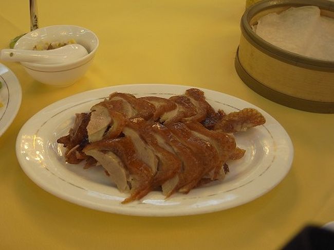 そして、身は春巻きの皮みたいなものにネギと味噌をくるんで食べます！う〜ん。。美味。。