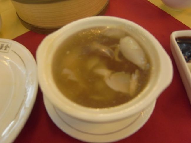 フカヒレ、アワビのスープを頂きました。いやぁ大満足！