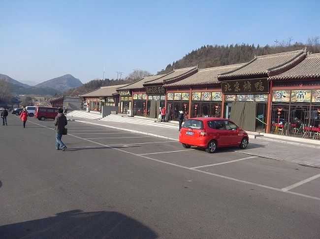 駐車場あたりは飲食店やお土産物が一杯で、呼び込みのラッシュです。