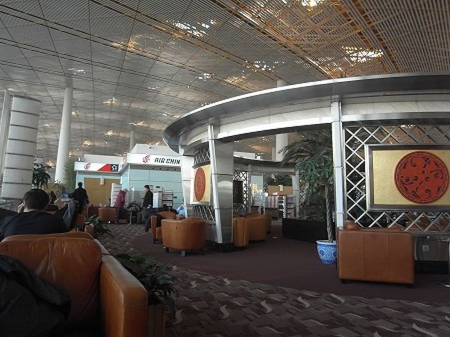 出国をして、一応JALのJGCプレミアホルダーなので中国国際航空のファーストクラスラウンジに入れるので、ラウンジで軽食を頂きます。ここは、ラーメンなんかもあるのですが、オーダー制でした。