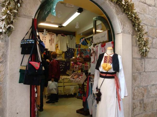 ←クロアチアファッションのお店