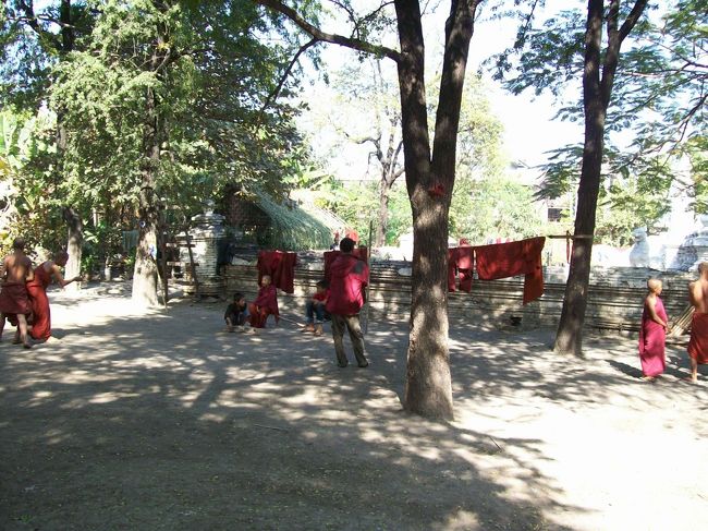 <br />門番も何も無かったので入っていった。。