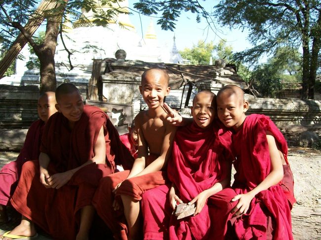 <br />みんな　くったくが無くって、<br /><br />いい雰囲気の中庭です。