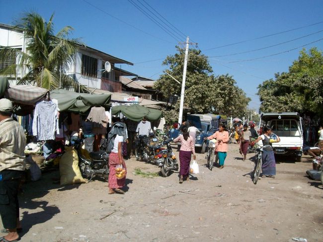 <br />地道の道路が続いていて。。