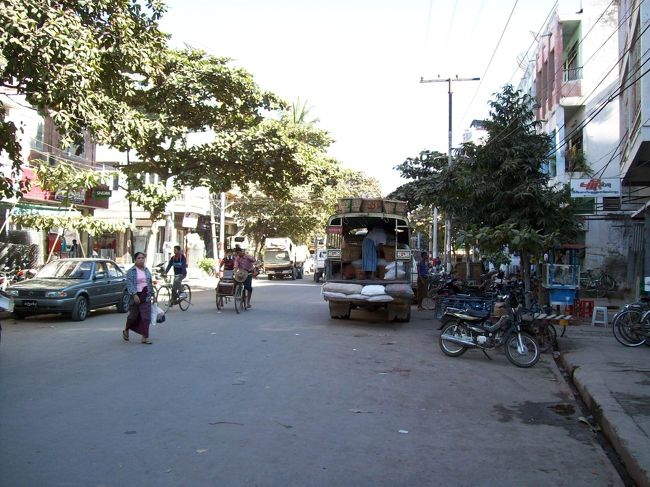 桜花レストランで昼食・休養後、<br /><br />町歩きかたがた南部方面へ出かけます。
