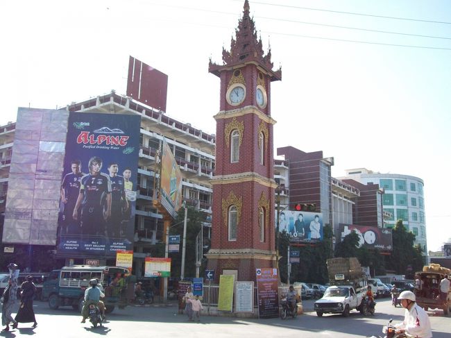 ゼェジョーマーケット<br /><br />交差点に有る時計塔が目印です。