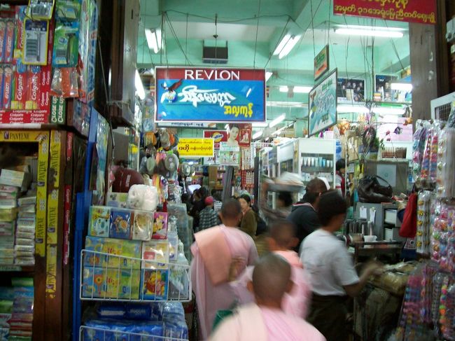 ゼェジョーマーケット <br /><br />大きな市場。何でも揃いそうです。