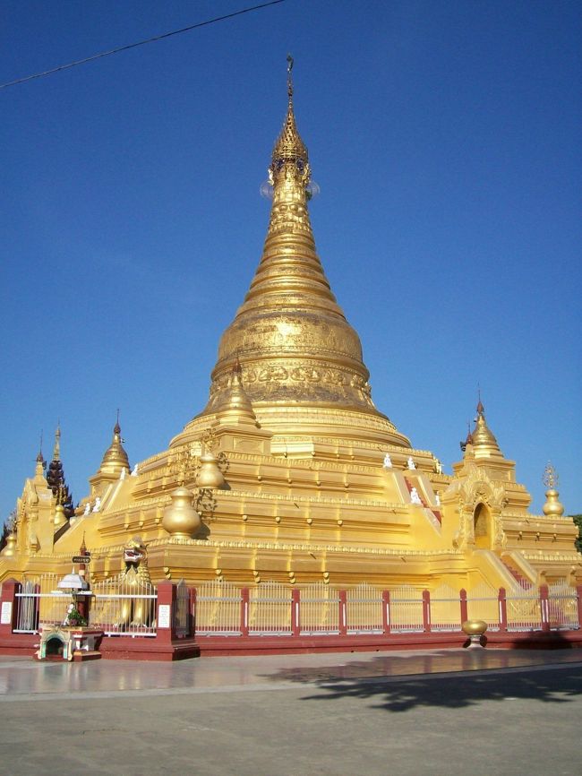 エインドーヤー・パヤー　（入場無料）<br /><br /><br />これまた立派なパヤーです。