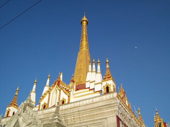 アーナンダ・パヤー<br /><br />マハムニ・パヤーの南隣りにある寺院です。<br />＊アーナンダ・パヤーの北隣の寺院までは、仏像を製造している工房が並んでいた。<br /><br /><br />----------------------<br /><br />明日は、早朝のボートでバカンへ向かいます。<br />４時半起き。寝過ごしませんように！！<br />