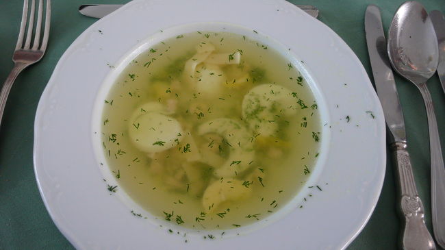 昼食は街中で、スープです。<br />